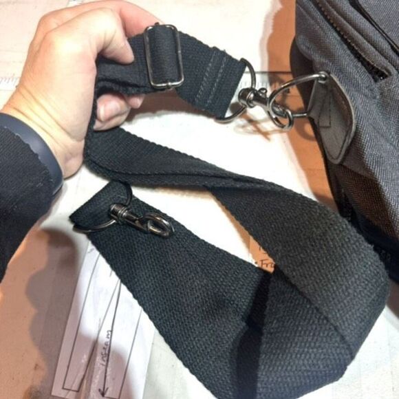 Hugo Boss Men’s Canvas Adjustable Strap Pockets Messenger Laptop Bag Black Large - Picture 10 of 10